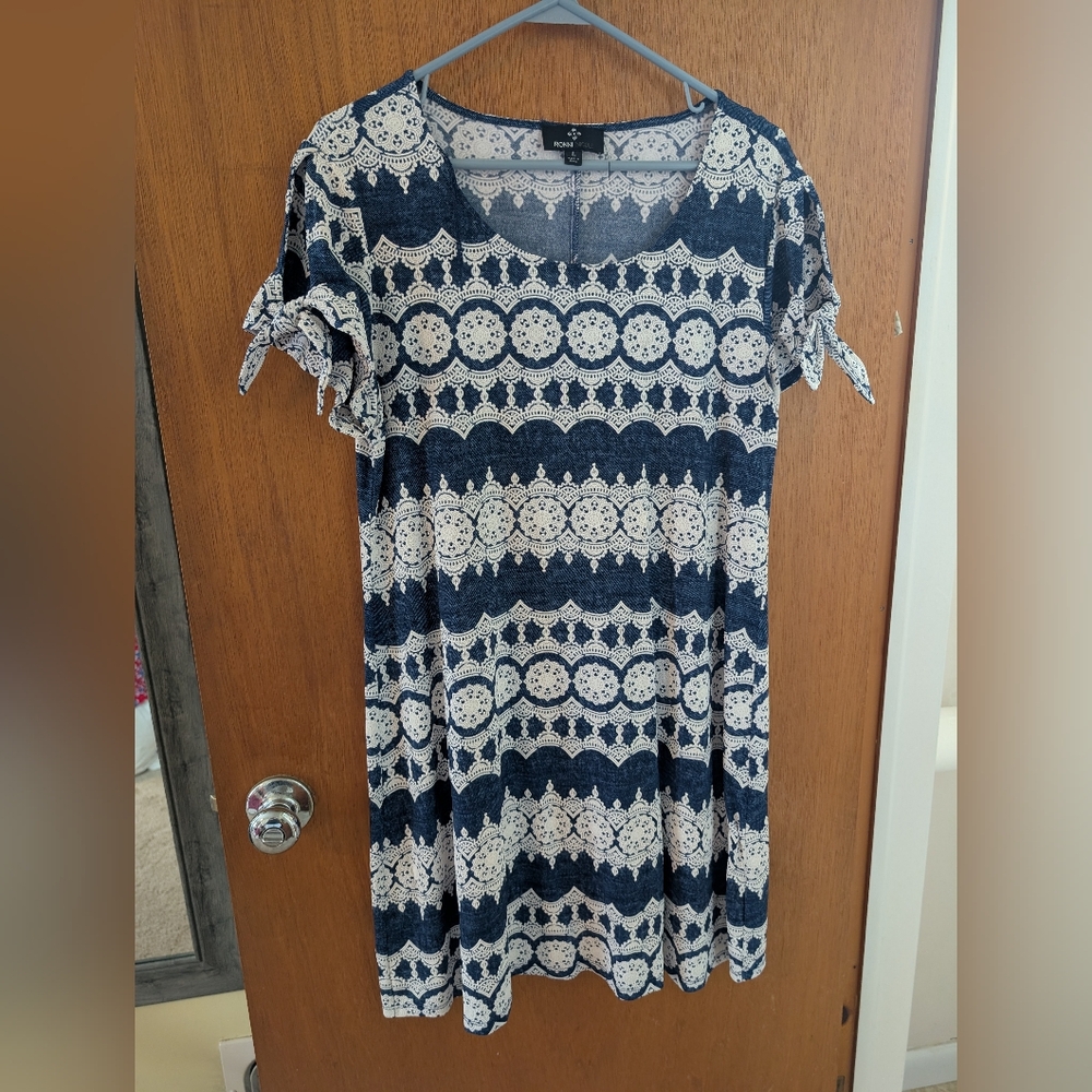 Ronni Nicole Navy and Cream Patterned Midi Dress